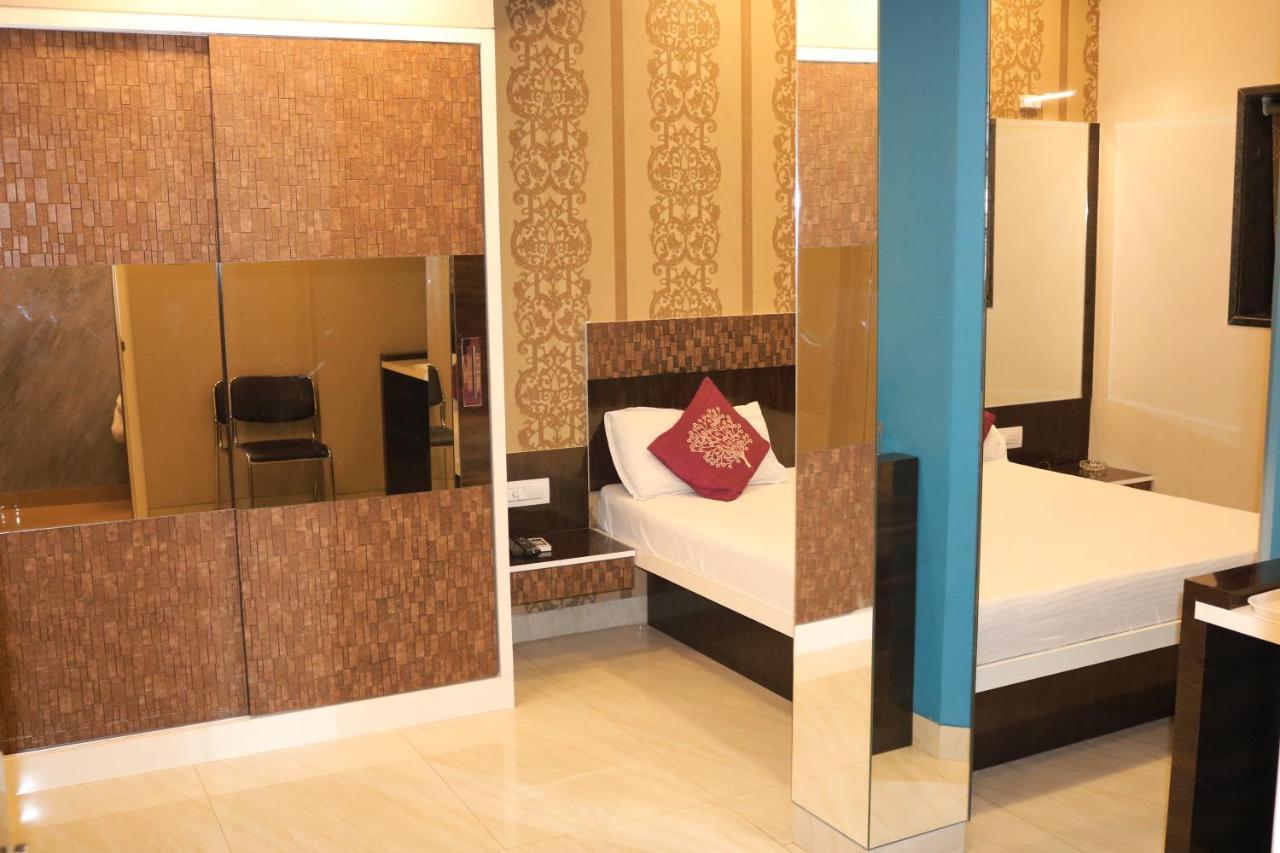 Hotel Modern Mumbai Exterior photo