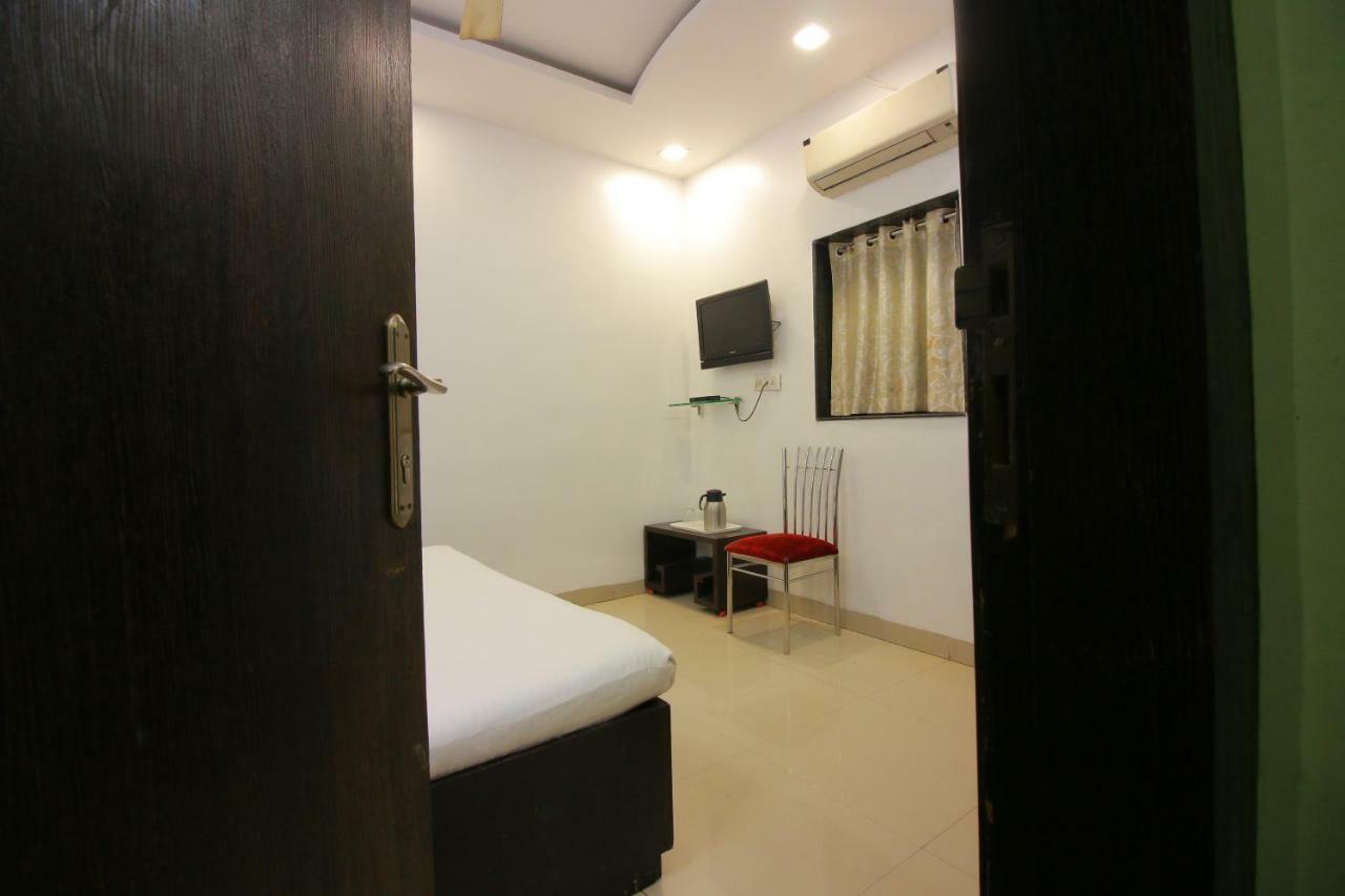 Hotel Modern Mumbai Exterior photo